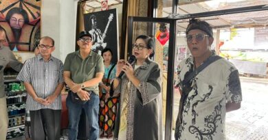 Aboetd Art “Seniman Gila yang Sadar Dirinya Gila”, Kini Bangkit dengan Menggelar Pameran Lukisan