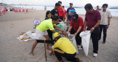 Beach Clean Up di Pantai Legian, Ciptakan Habit Masyarakat dalam Memilah Sampah