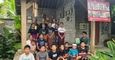 Dibalik Lahirnya Seni Lukis Miniatur “Keliki Kawan Style” dan Komunitas Om Hara Kailasha Painter