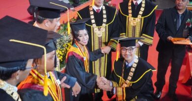 UNHI Denpasar Lepas 322 Wisudawan dan Siap Buka Prodi Magister Hukum Baru