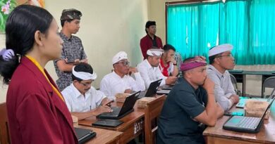 Dosen INSTIKI Latih Guru SMP Negeri 3 Tegallalang, Manfaatkan Teknologi AI untuk Dongkrak Produktivitas Mengajar