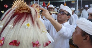 Walikota Jaya Negara Ikuti Prosesi Ngratep, Mlaspas dan Pasupati Pelawatan Ida Bhatara Pura Puseh Desa Adat Sumerta