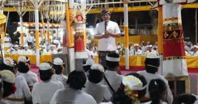 Hadiri Karya Agung, Wagub Giri Prasta Apresiasi Pelestarian Adat di Desa Adat Ekasari
