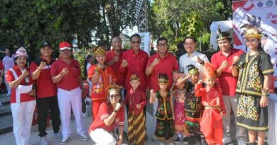 Sekda Eddy Mulya Lepas Parade Kirab Merah Putih IGTKI Kota Denpasar