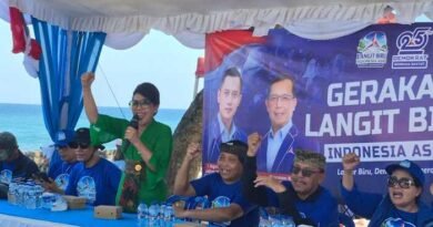 Gerakan Langit Biru di Pantai Jasri, Tutik Tekankan Soliditas Kader Demokrat