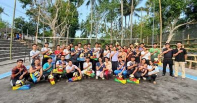 Serap Aspirasi Anak Muda, Tutik Kusuma Wardhani Dukung Turnamen Bola Voli di Desa Seraya